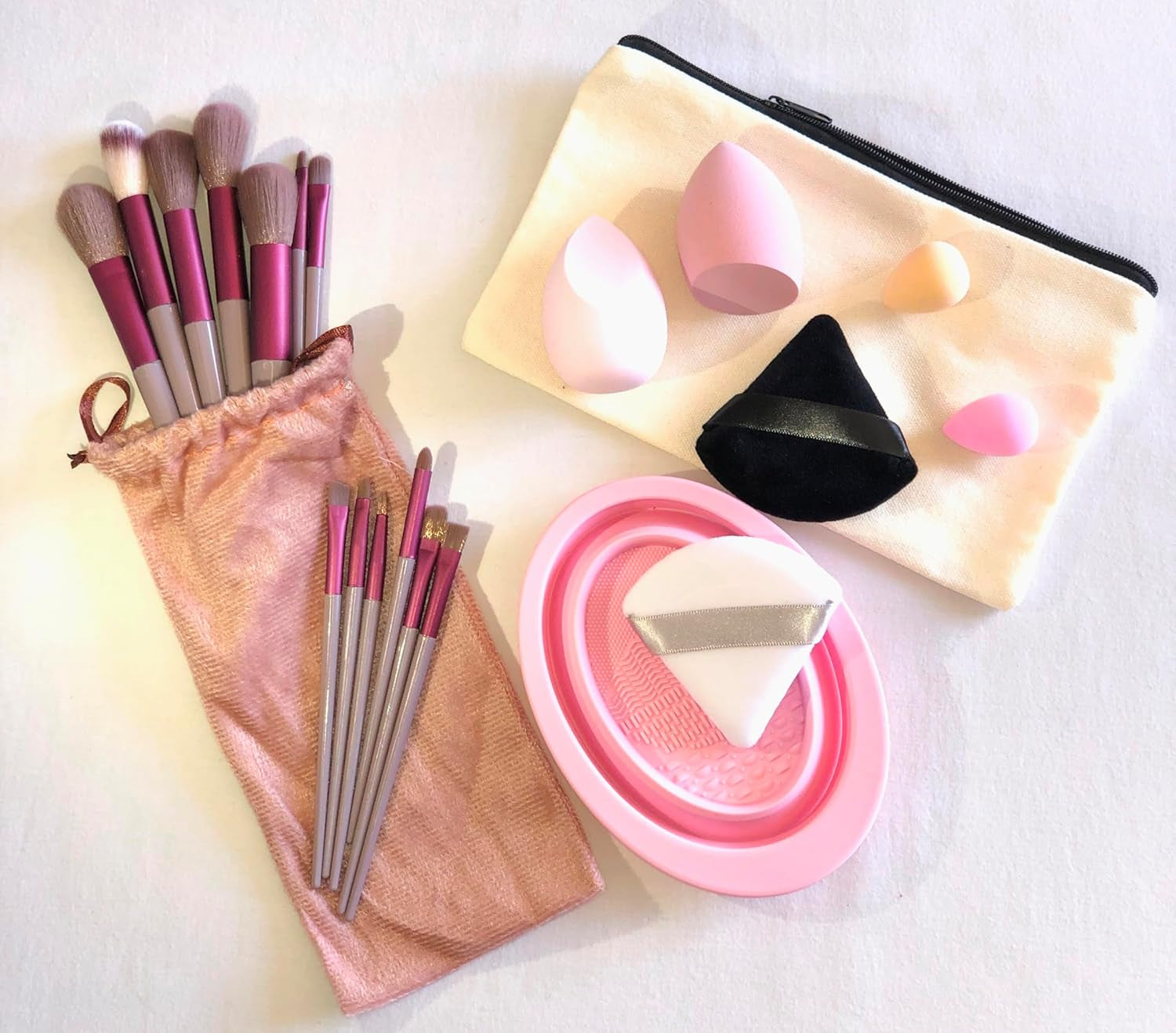13 Pinceaux Maquillage Professionnels + 2 Houppettes Triangle + 2 Maxi Oeufs Beauty Blender + 2 Mini Oeufs Eponge + 1 Trousse À Maquillage + 1 Bol Tapis Silicon Nettoyage Repliable; Maquillage Cadeau